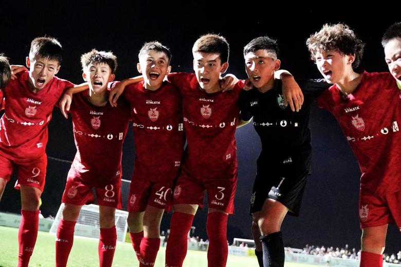 杯汇聚了全, 的多名队员 杯汇聚了全, 的多名队员