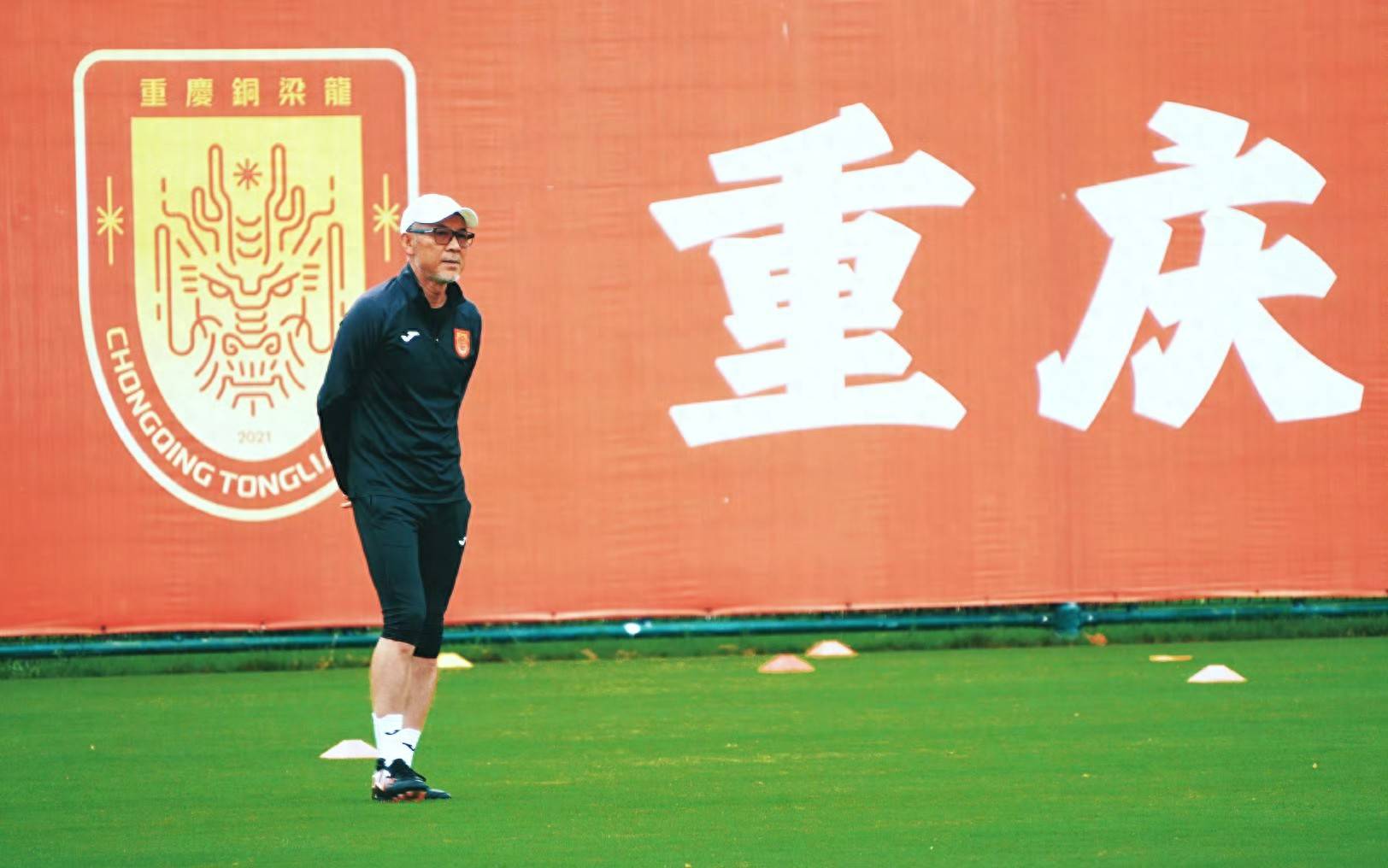 四个客场, 超格局