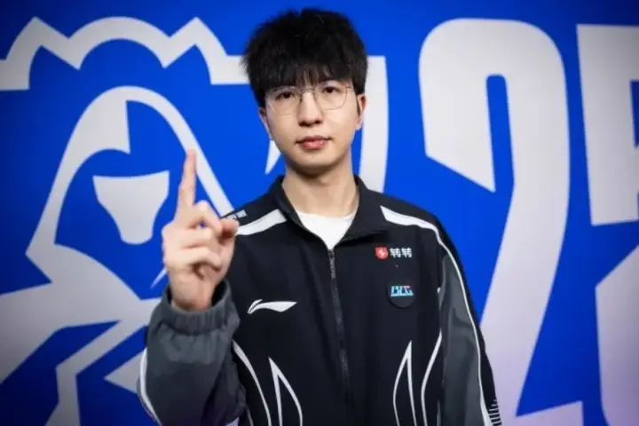 以教练身份 以教练身份